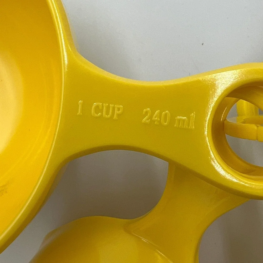 Supreme Housewares Measuring Cups Unisex OS Yellow Brand New 4 Piece Set 312